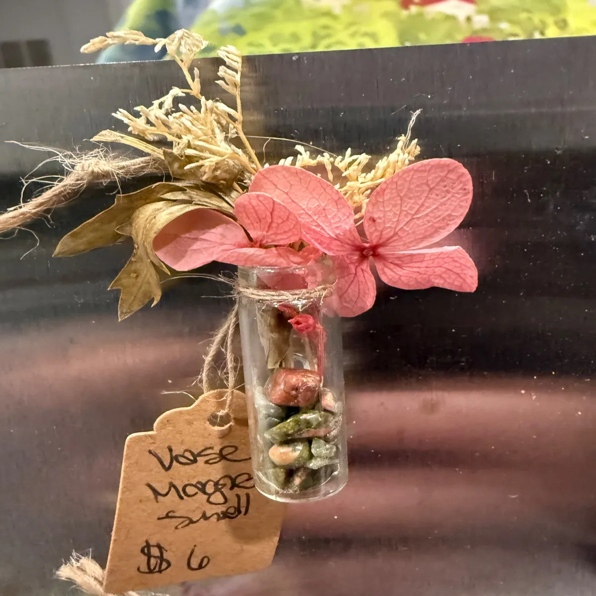 Small Vase Magnet 4 - Image 1