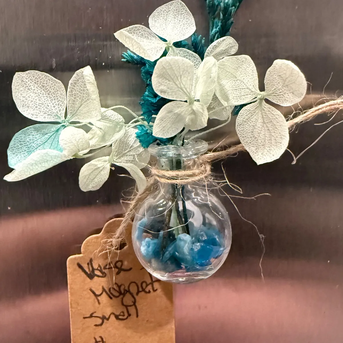 Small Bulb Vase Magnet - Image 1