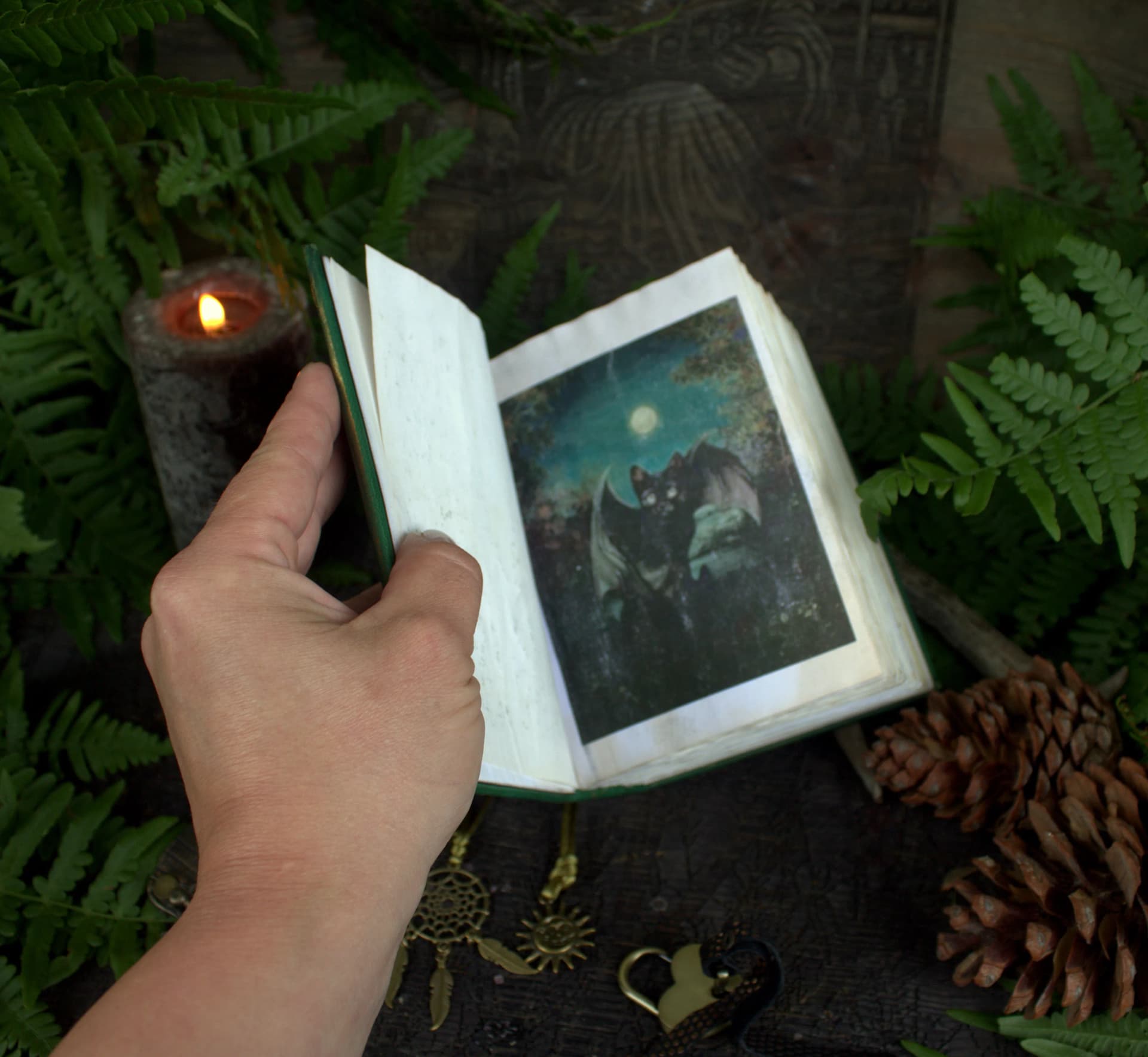 Green leather diary with lock and key, handwritten book with blank pages thumbnail 4